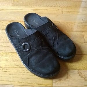(5/$20) Clarks black clogs